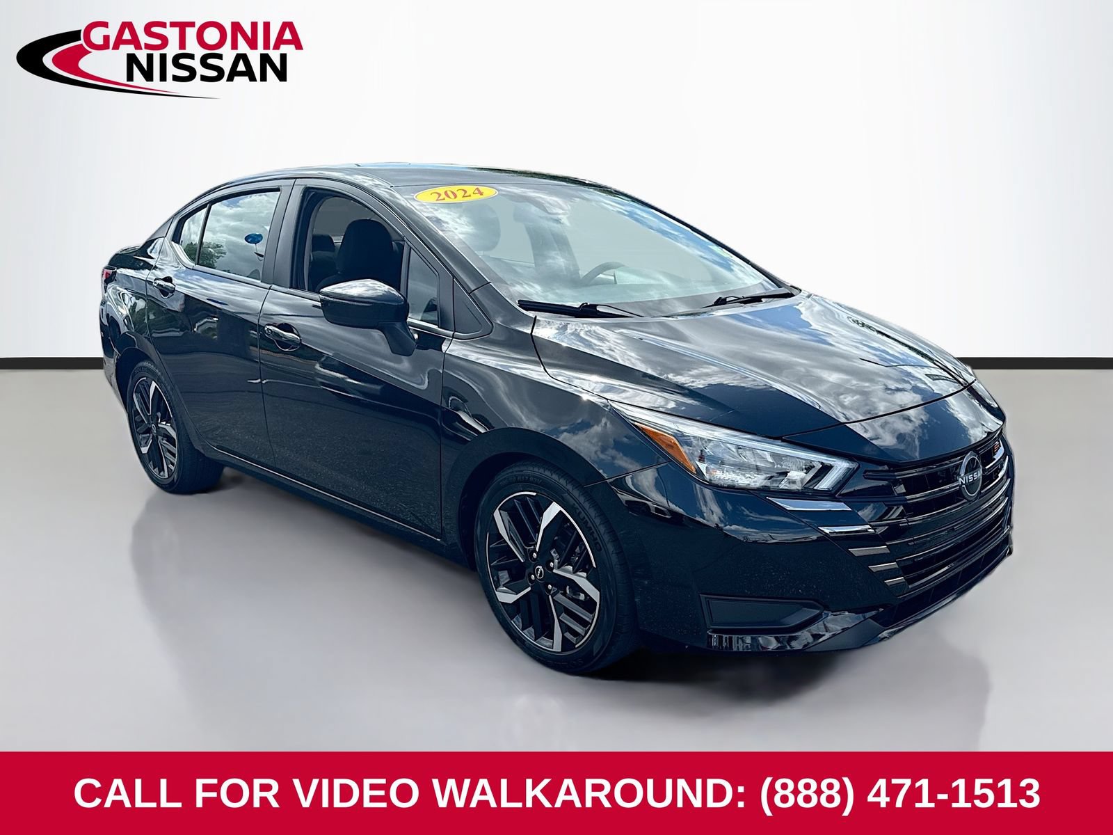 Used 2024 Nissan Versa SR FWD image 1