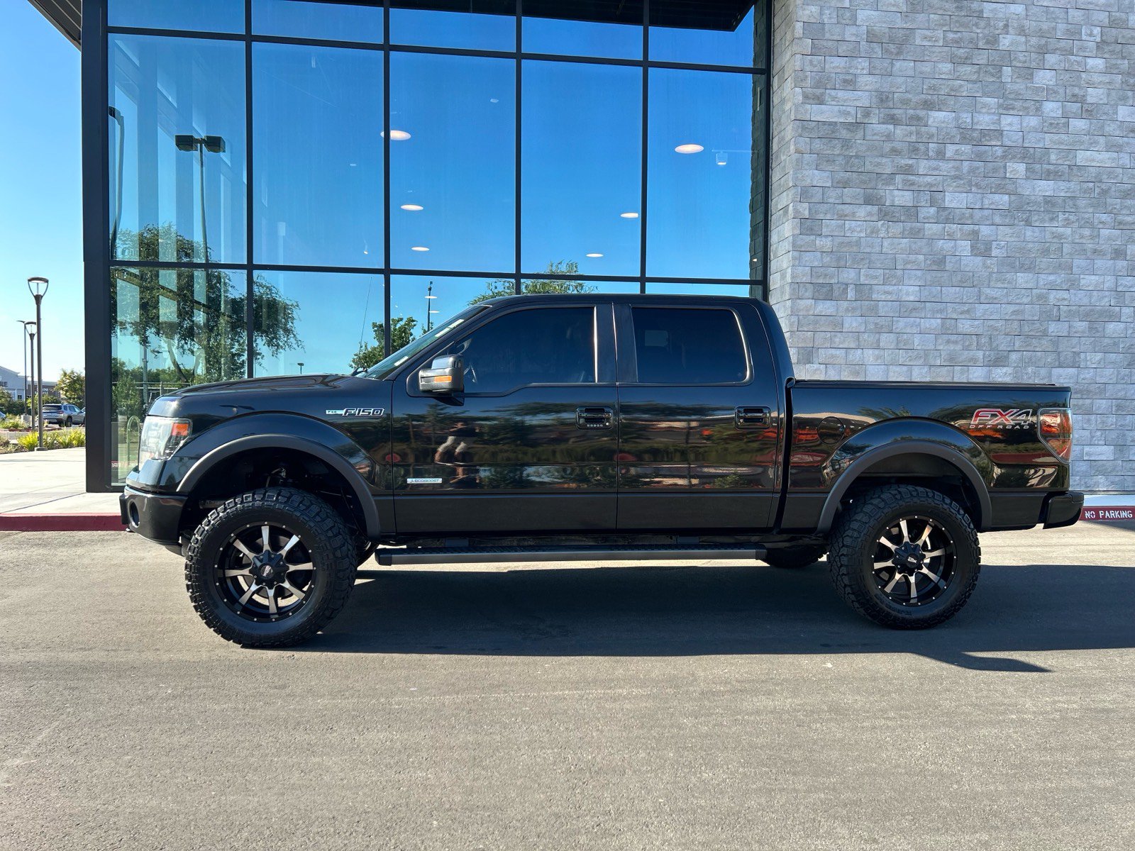 Used 2014 Ford F150 FX4 w/ Equipment Group 402A Luxury AWD/4WD image 12