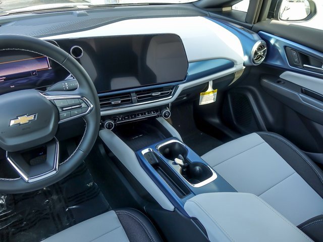 New 2026 Chevrolet Equinox EV LT image 18