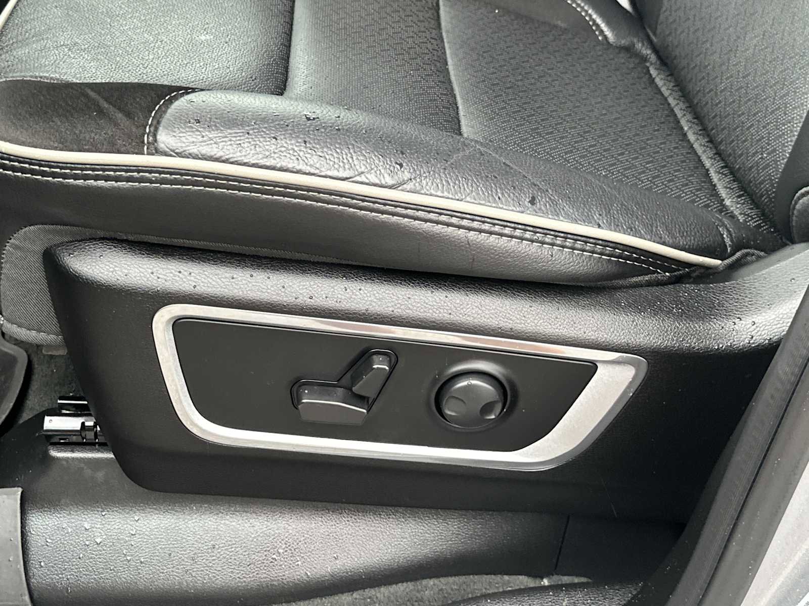 Used 2023 RAM 1500 Laramie AWD/4WD image 12