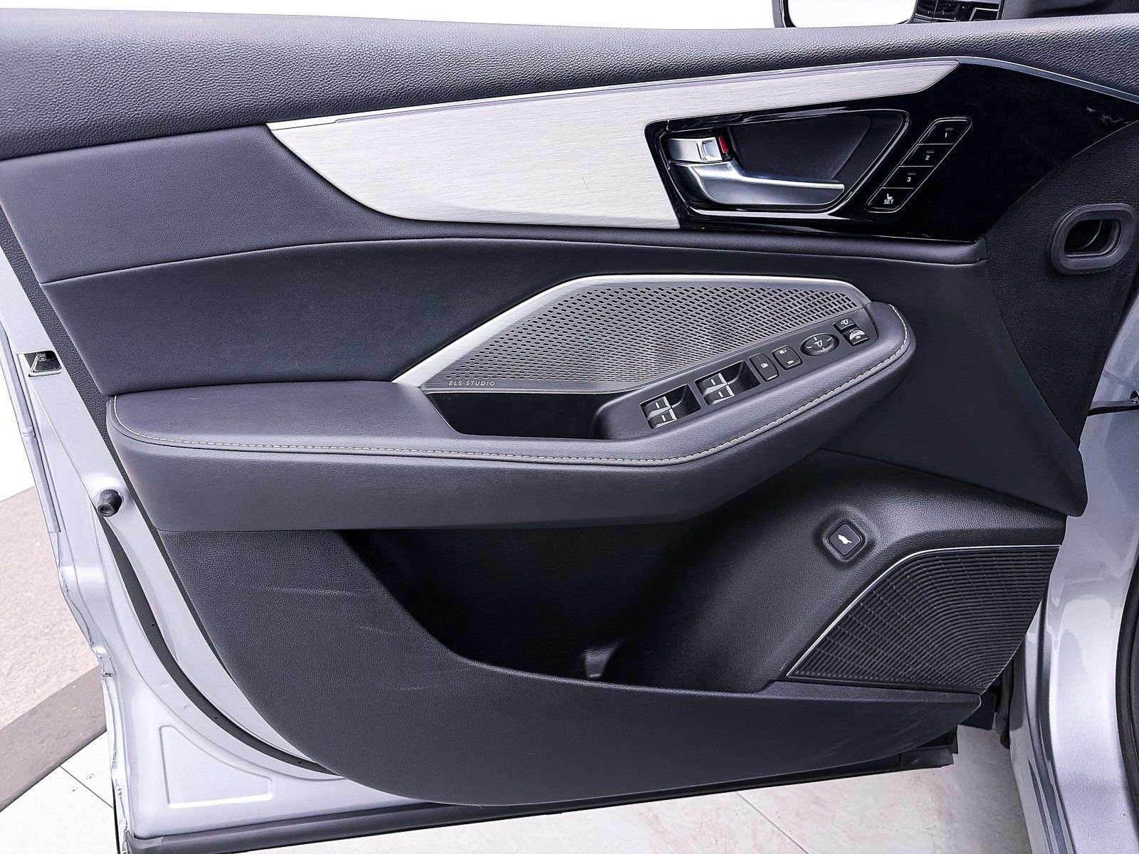 Used 2023 Acura MDX FWD w/ Technology Package image 17