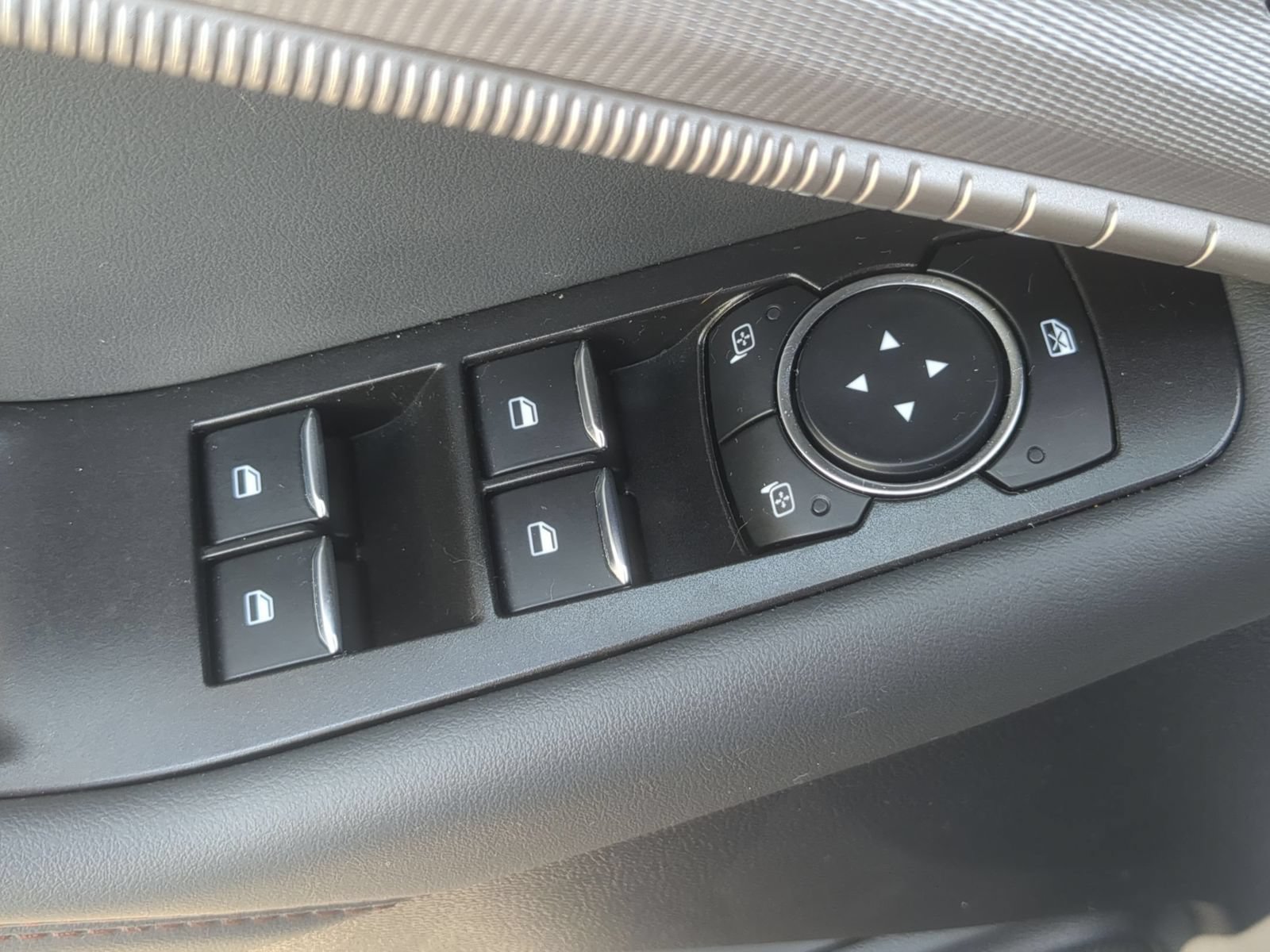 Used 2025 Ford Explorer Active w/ Active Comfort Package AWD/4WD image 12