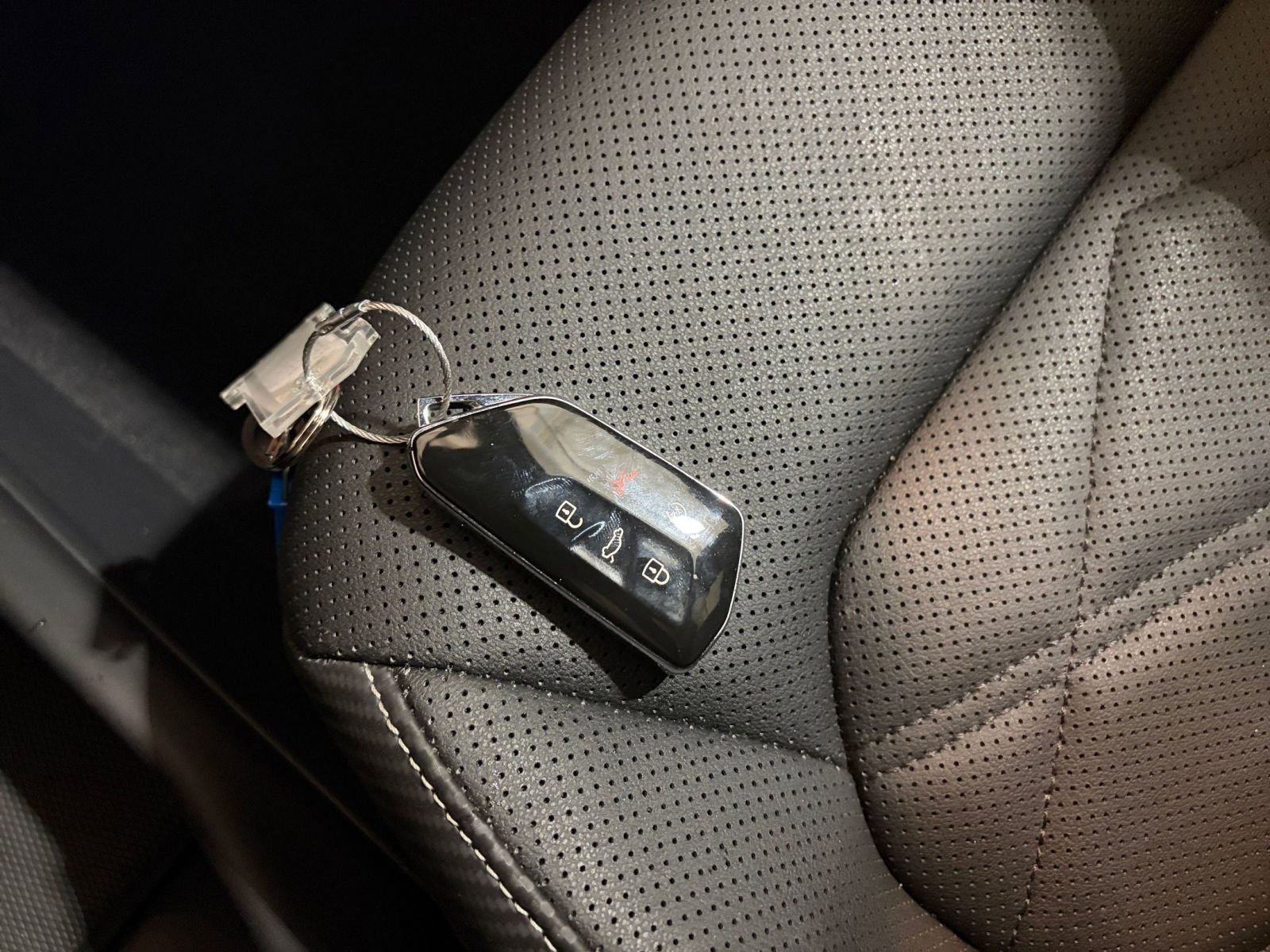 Used 2025 Volkswagen Atlas Cross Sport SE image 23