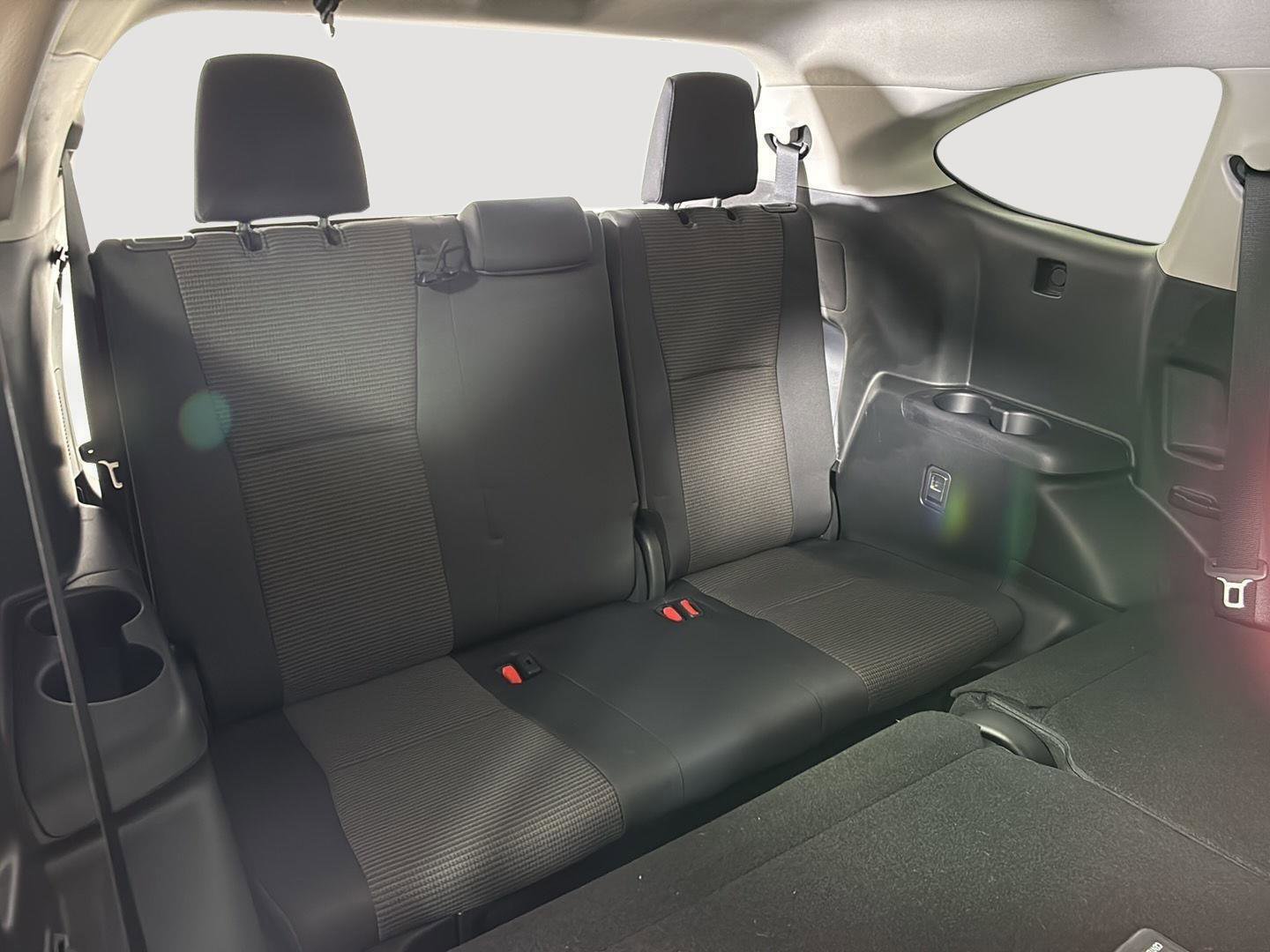 Used 2024 Toyota Highlander LE image 28