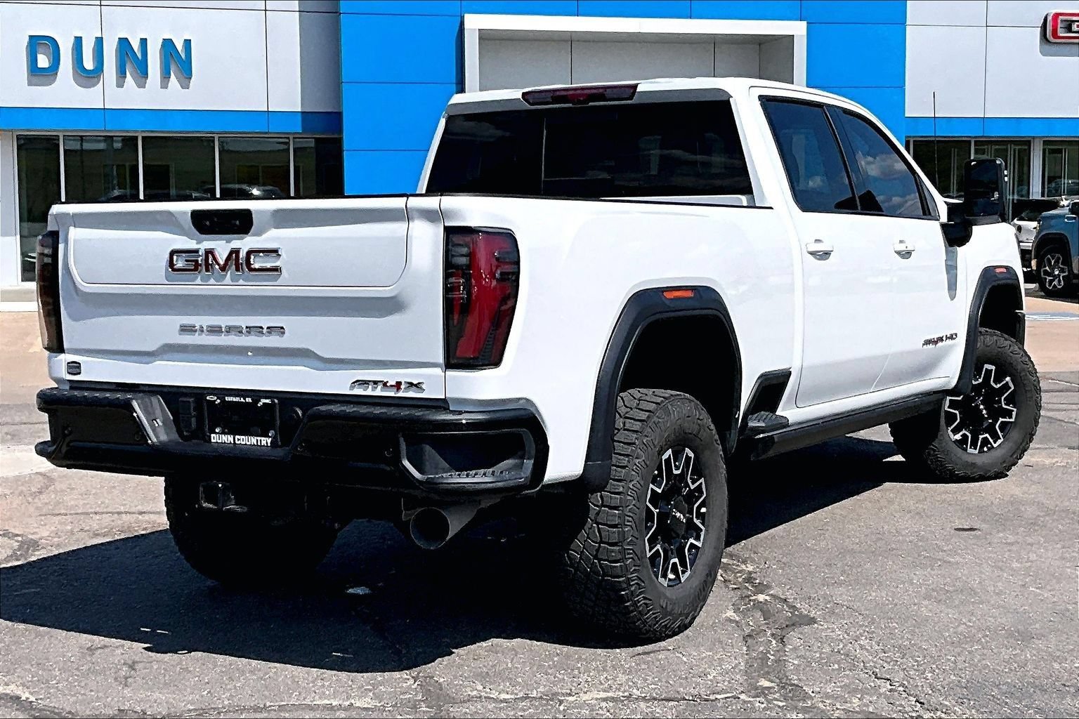 Used 2025 GMC Sierra 2500 AT4X AWD/4WD image 2