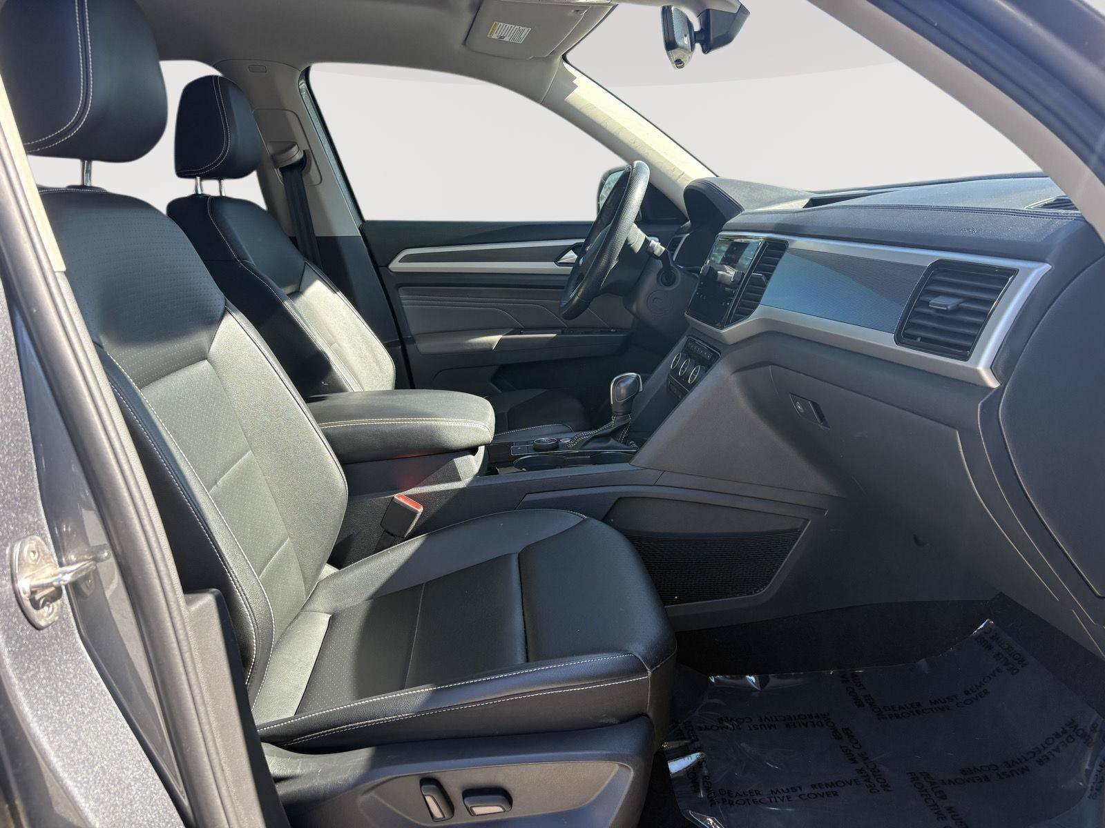 Certified 2022 Volkswagen Atlas SEL R-Line AWD/4WD image 4