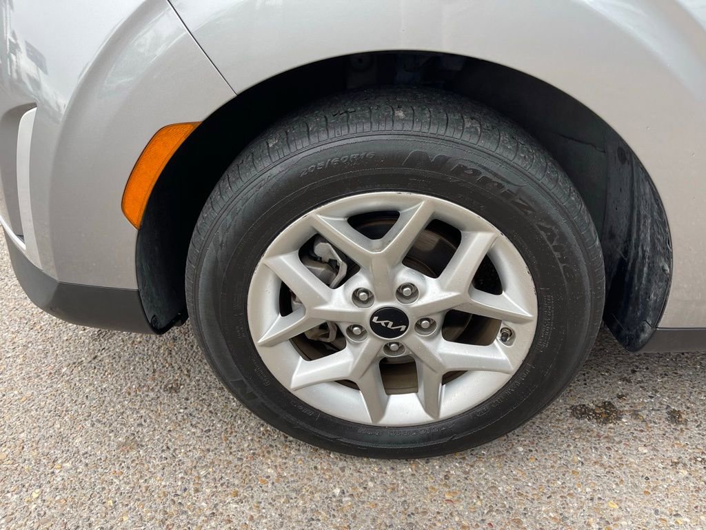 Used 2023 Kia Soul LX w/ LX Technology Package image 20