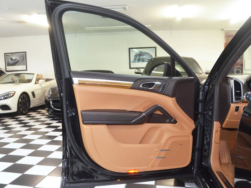 Used 2014 Porsche Cayenne Turbo w/ Comfort Plus Package (PU4) image 16