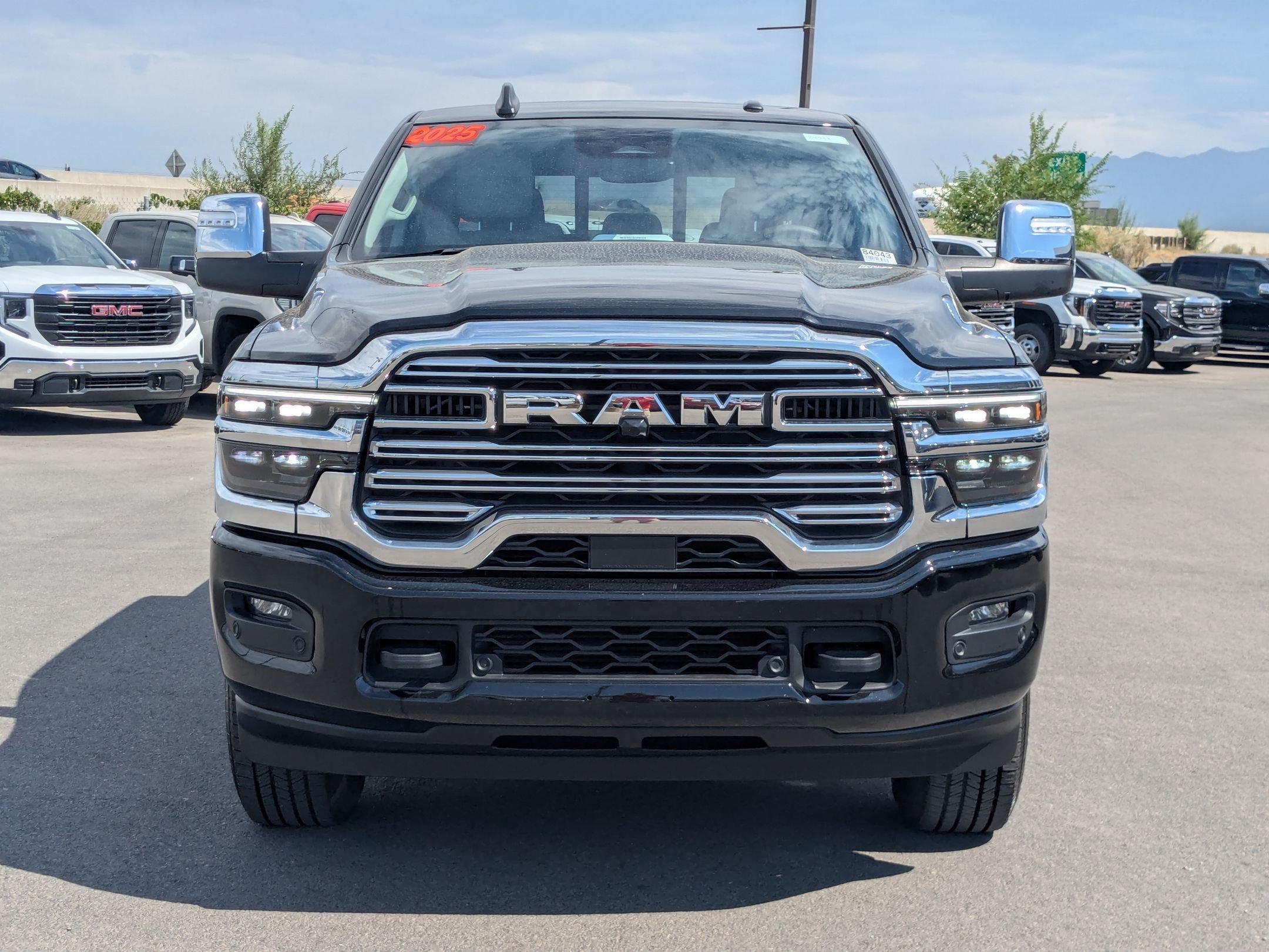 Used 2025 RAM 2500 Laramie AWD/4WD image 9