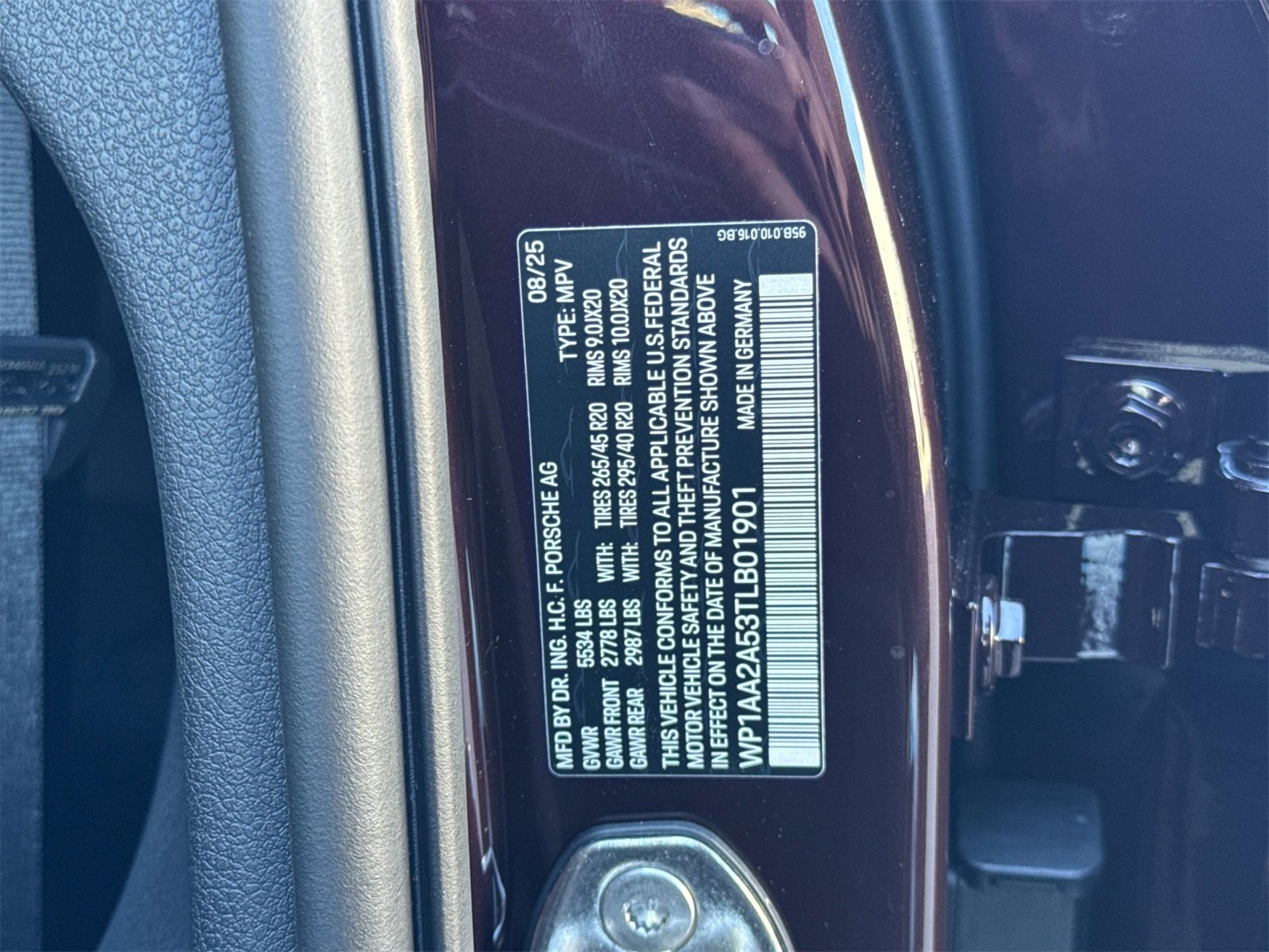 New 2026 Porsche Macan image 32