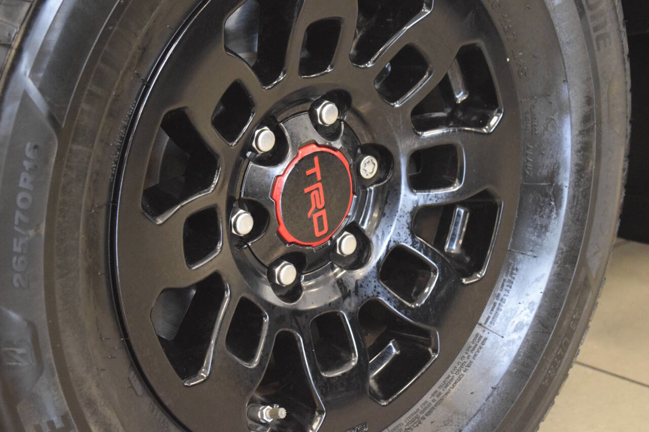 Used 2017 Toyota Tacoma TRD Pro AWD/4WD image 29