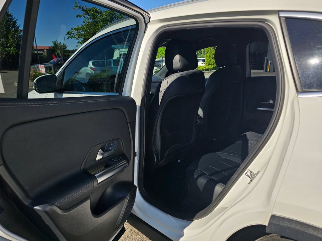 Used 2025 Mercedes-Benz GLA 250 image 12