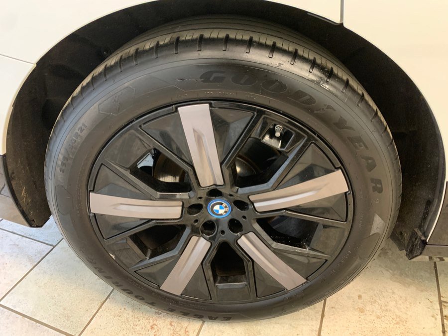 Used 2024 BMW iX M60 image 11