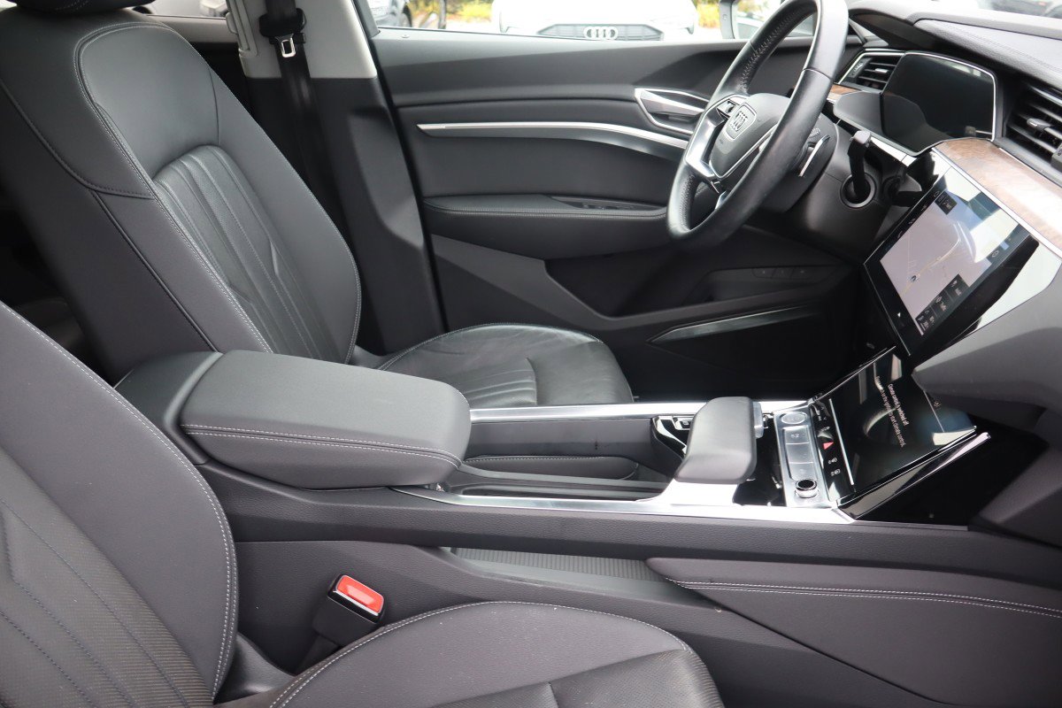 Used 2020 Audi e-tron Premium Plus image 13