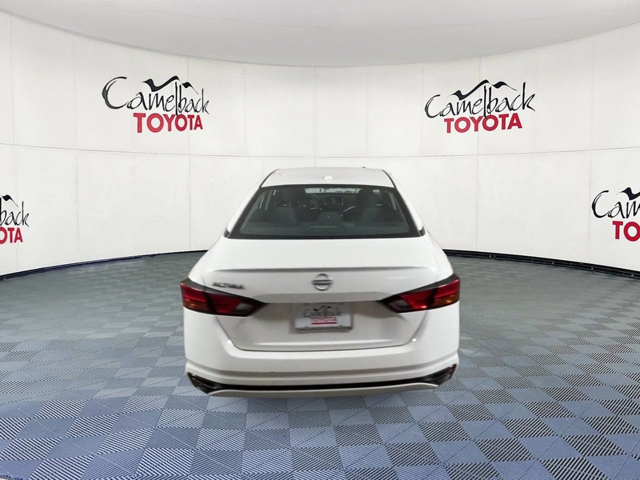 Used 2025 Nissan Altima 2.5 SV FWD image 9