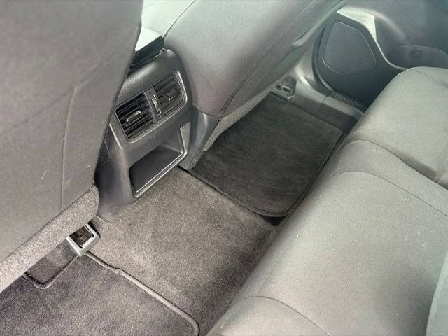 Used 2023 Nissan Rogue S FWD image 30