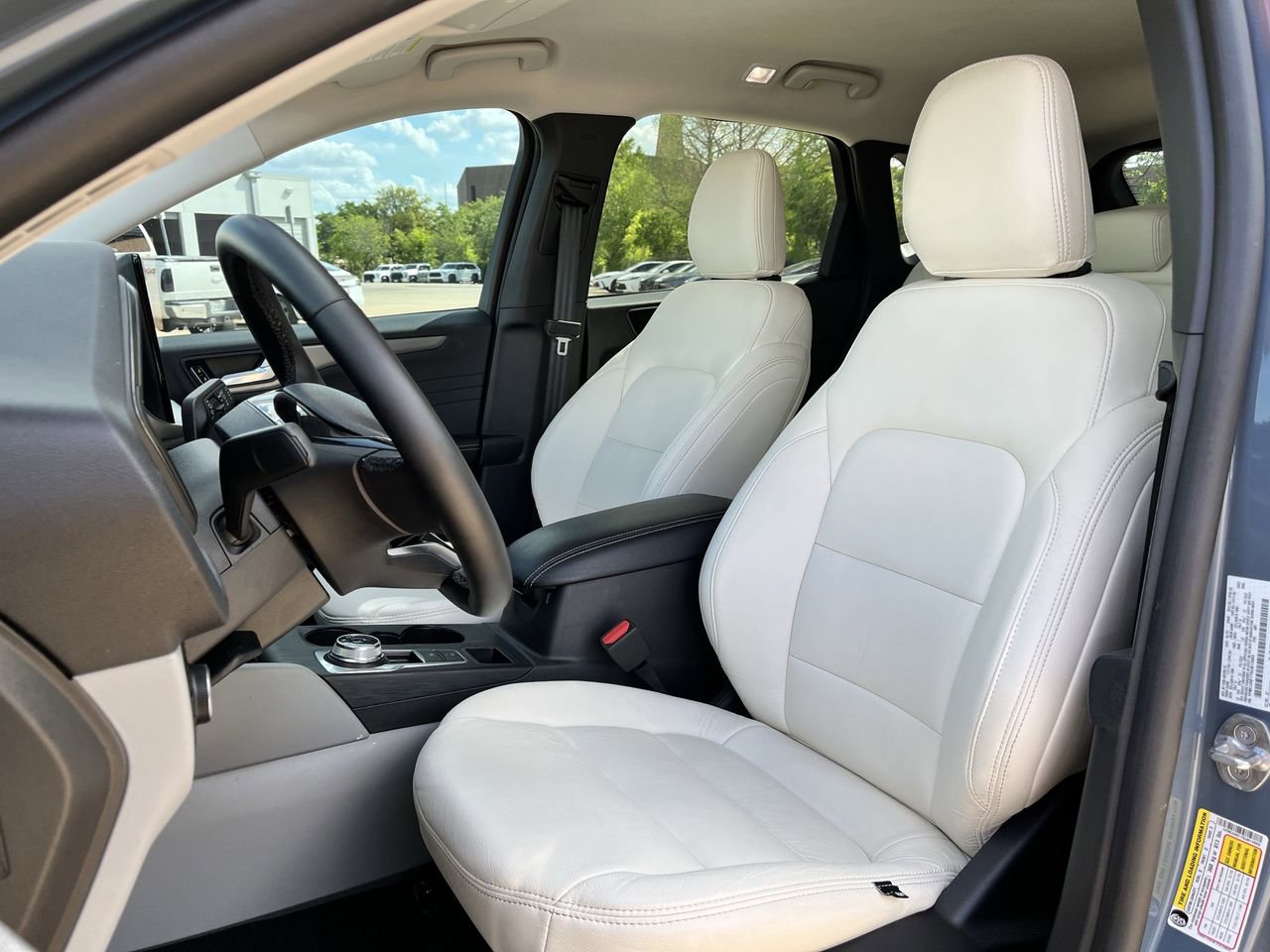 Used 2025 Ford Escape SE image 22