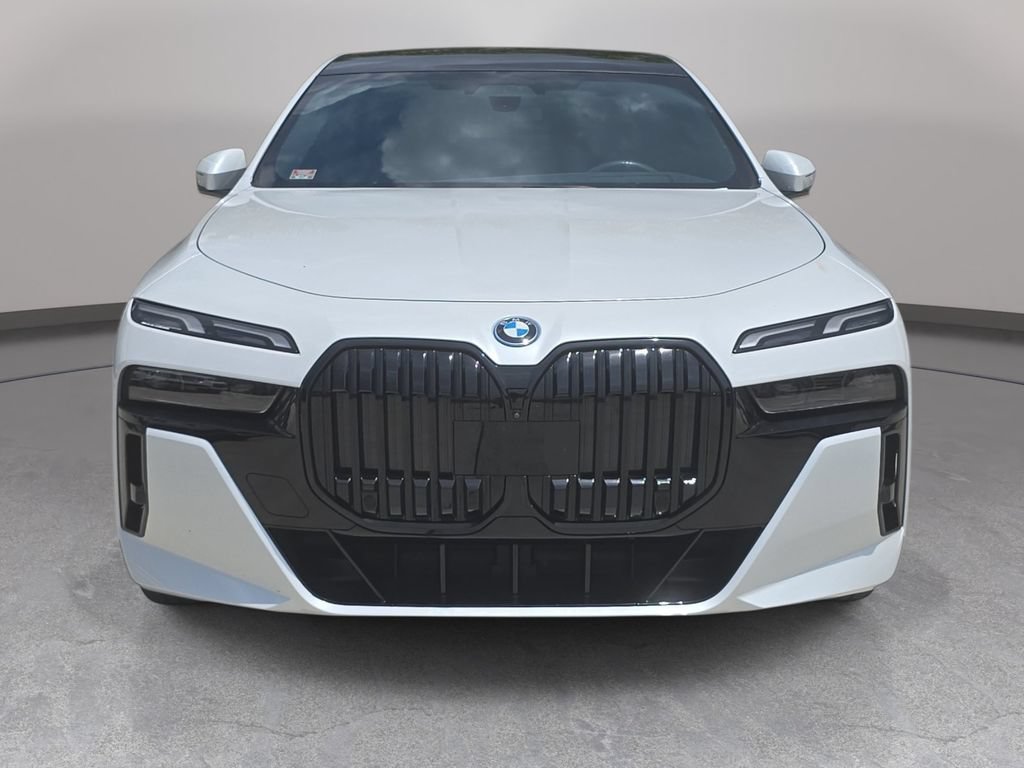 Certified 2023 BMW i7 xDrive60 AWD/4WD image 2