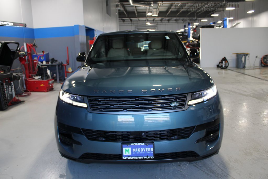 Used 2024 Land Rover Range Rover Sport SE image 3