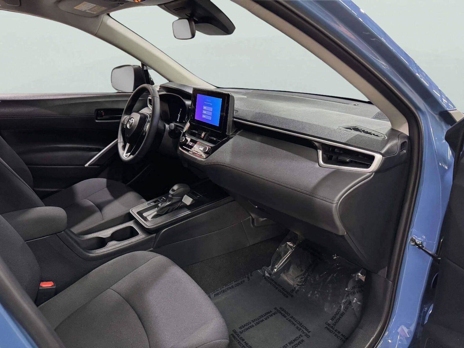 Used 2026 Toyota Corolla Cross LE AWD/4WD image 41