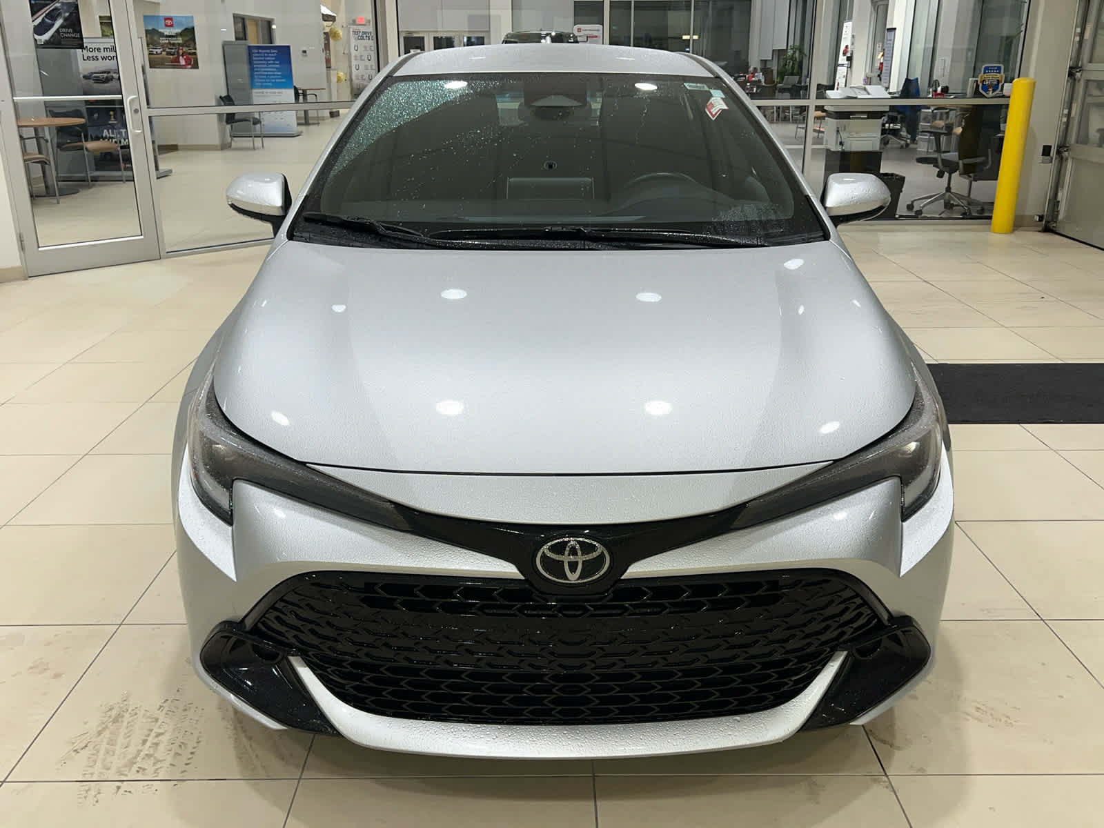 Used 2023 Toyota Corolla SE w/ SE Premium Package FWD image 5