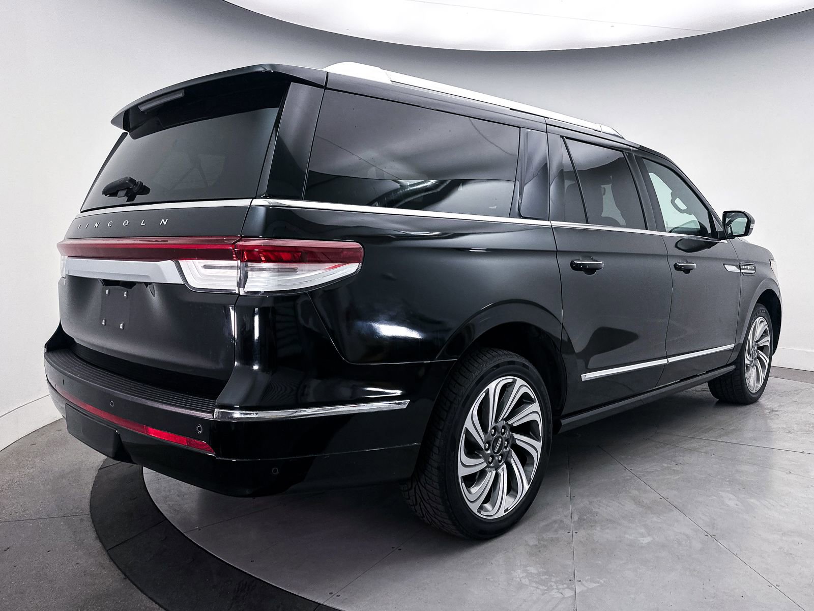 Used 2022 Lincoln Navigator L Reserve AWD/4WD image 17
