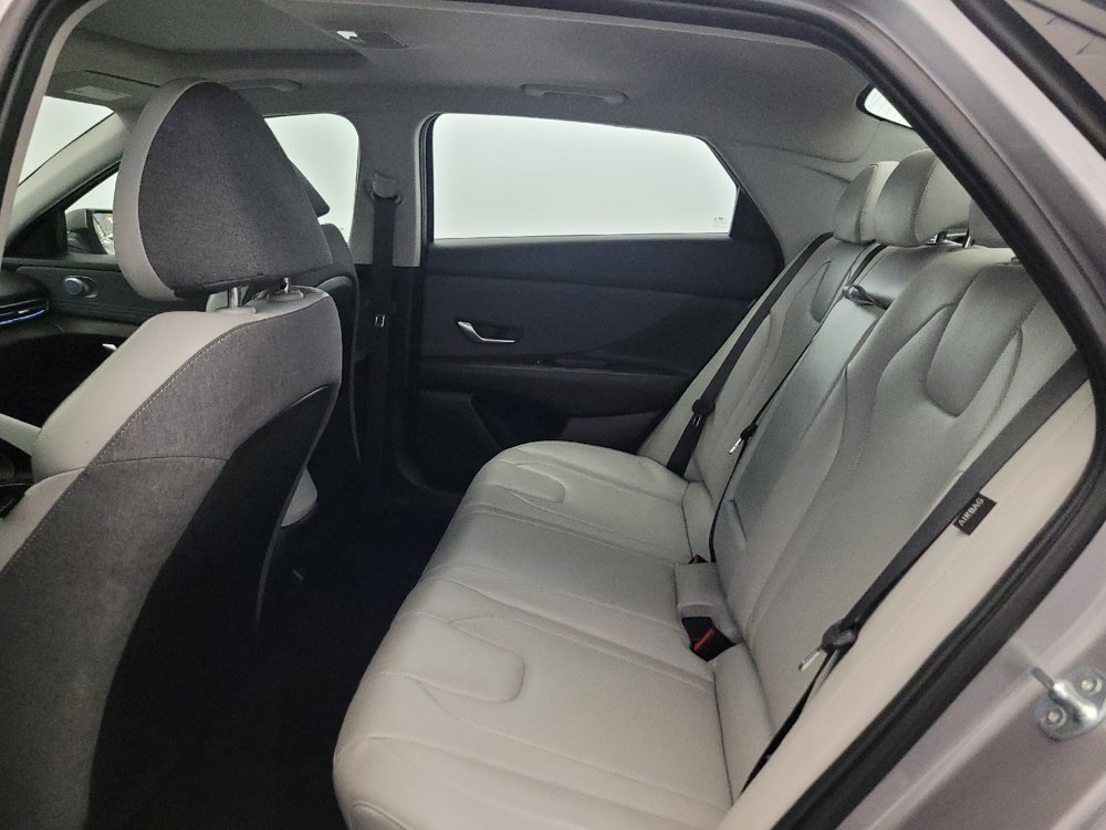 Used 2025 Hyundai Elantra Limited FWD image 18
