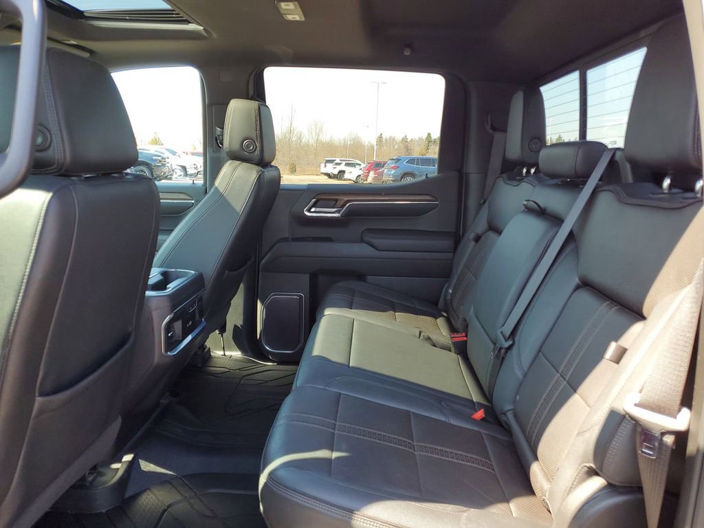 Used 2023 Chevrolet Silverado 1500 High Country w/ Technology Package image 28