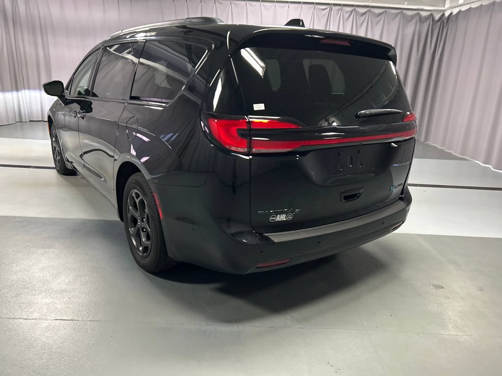 Used 2025 Chrysler Pacifica Premium FWD image 5