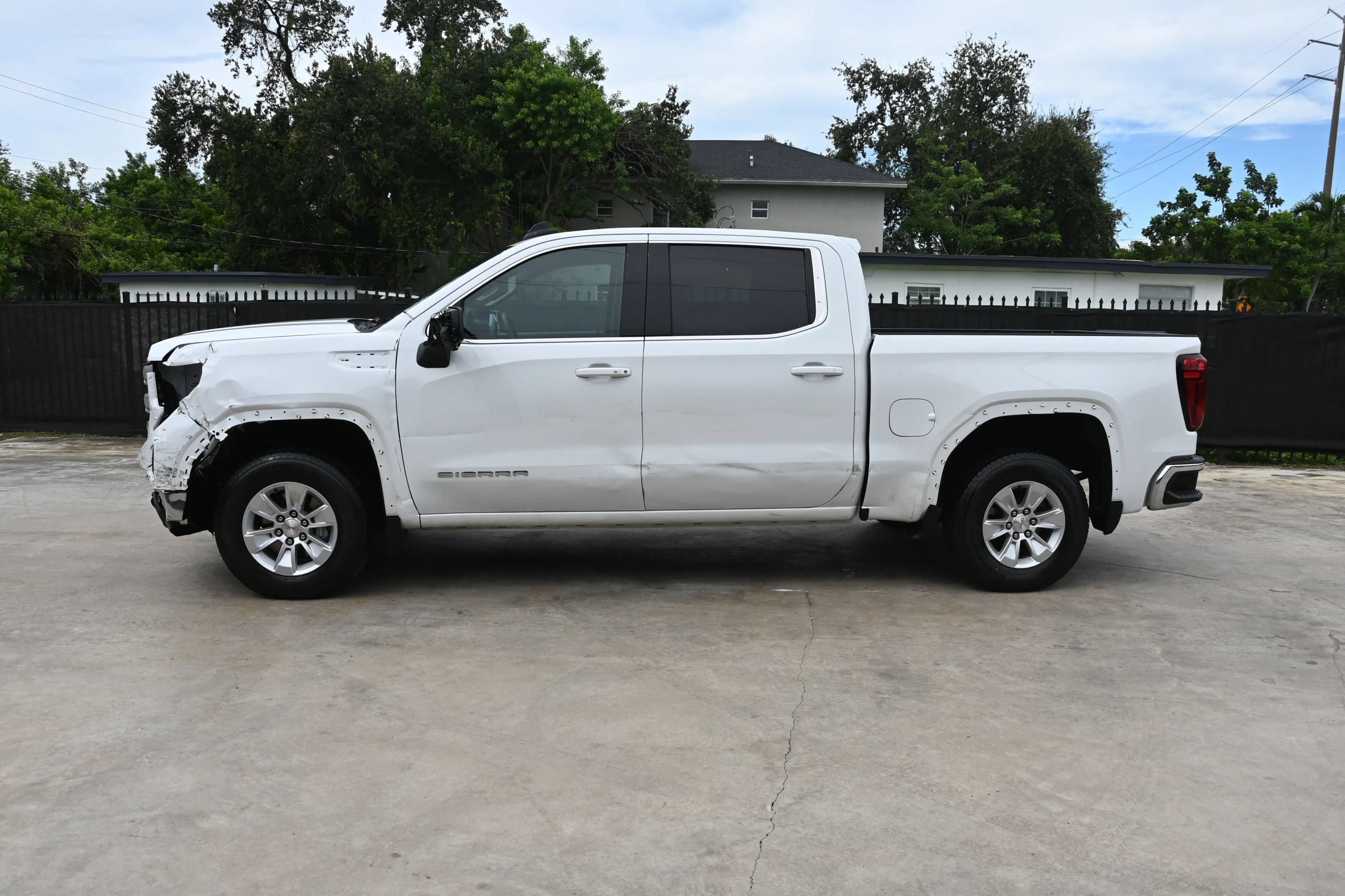 Used 2024 GMC Sierra 1500 SLE w/ Preferred Package RWD image 6