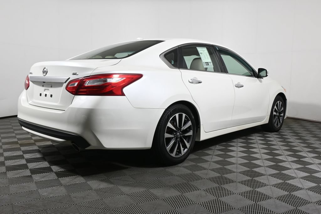 Used 2016 Nissan Altima 2.5 SL w/ Moonroof Package FWD image 7