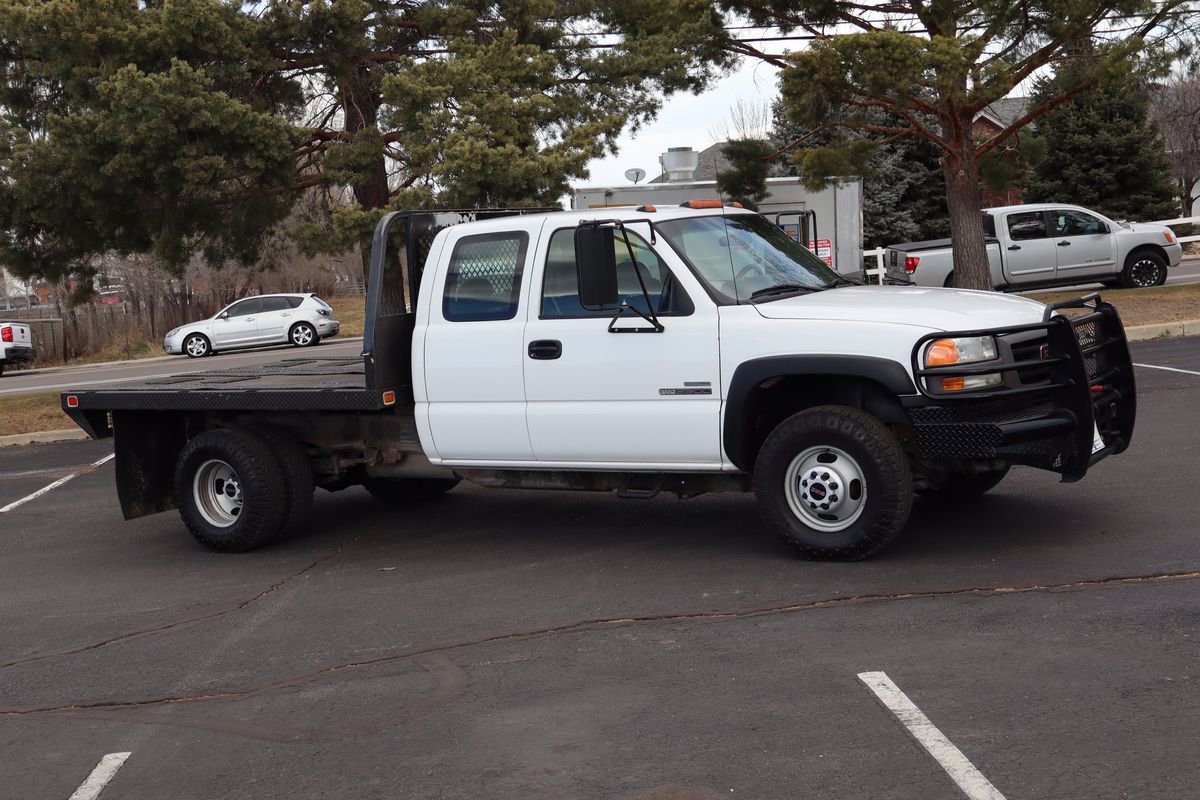 Used 2007 GMC Sierra 3500 W/T w/ Heavy-Duty Power Package image 2