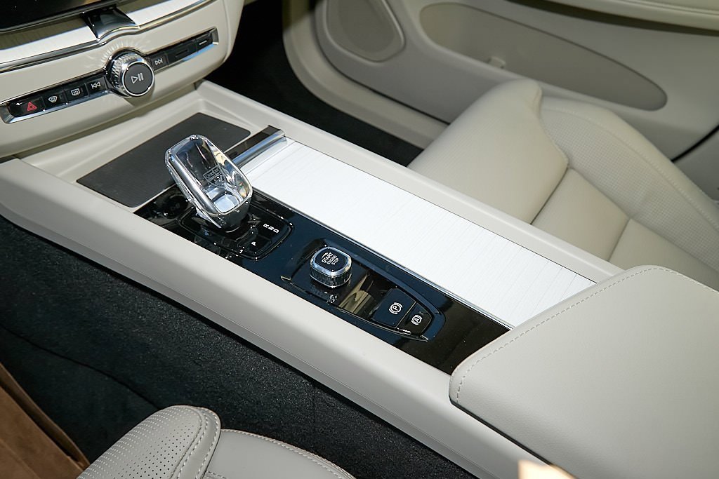 New 2026 Volvo XC60 T8 Ultra w/ Protection Package Premier image 15