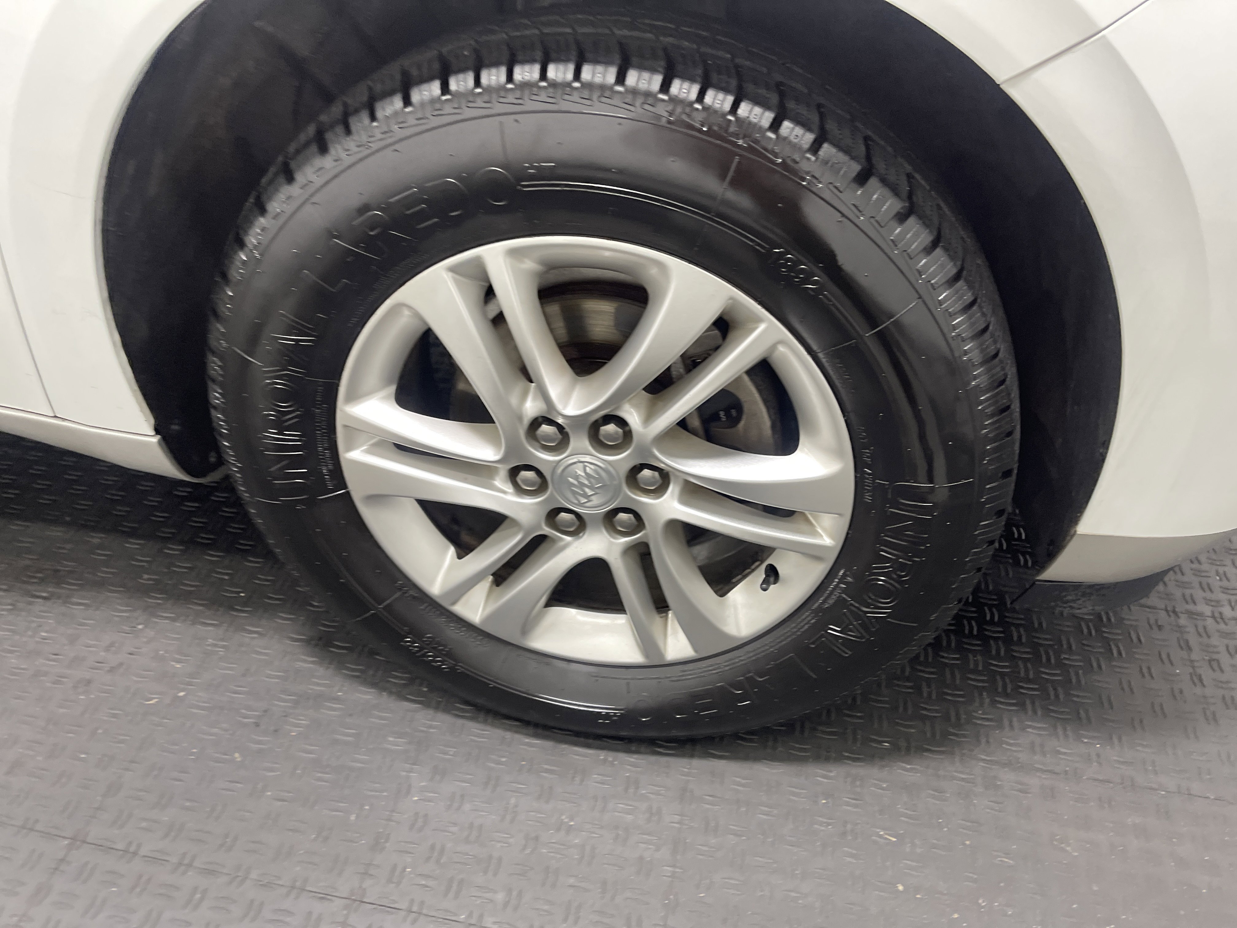 Used 2020 Buick Enclave Essence FWD image 29