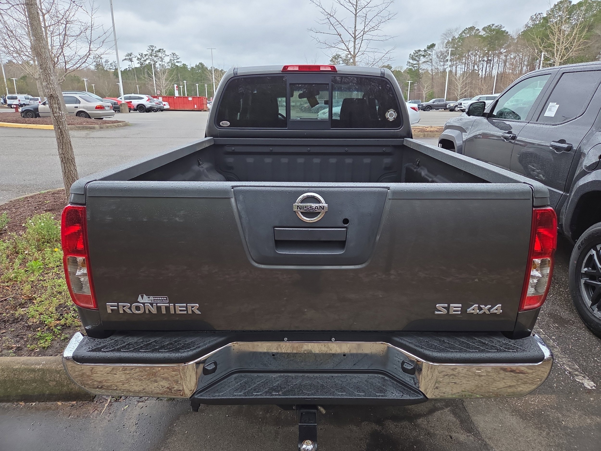 Used 2009 Nissan Frontier SE w/ SE Value Truck Pkg AWD/4WD image 3