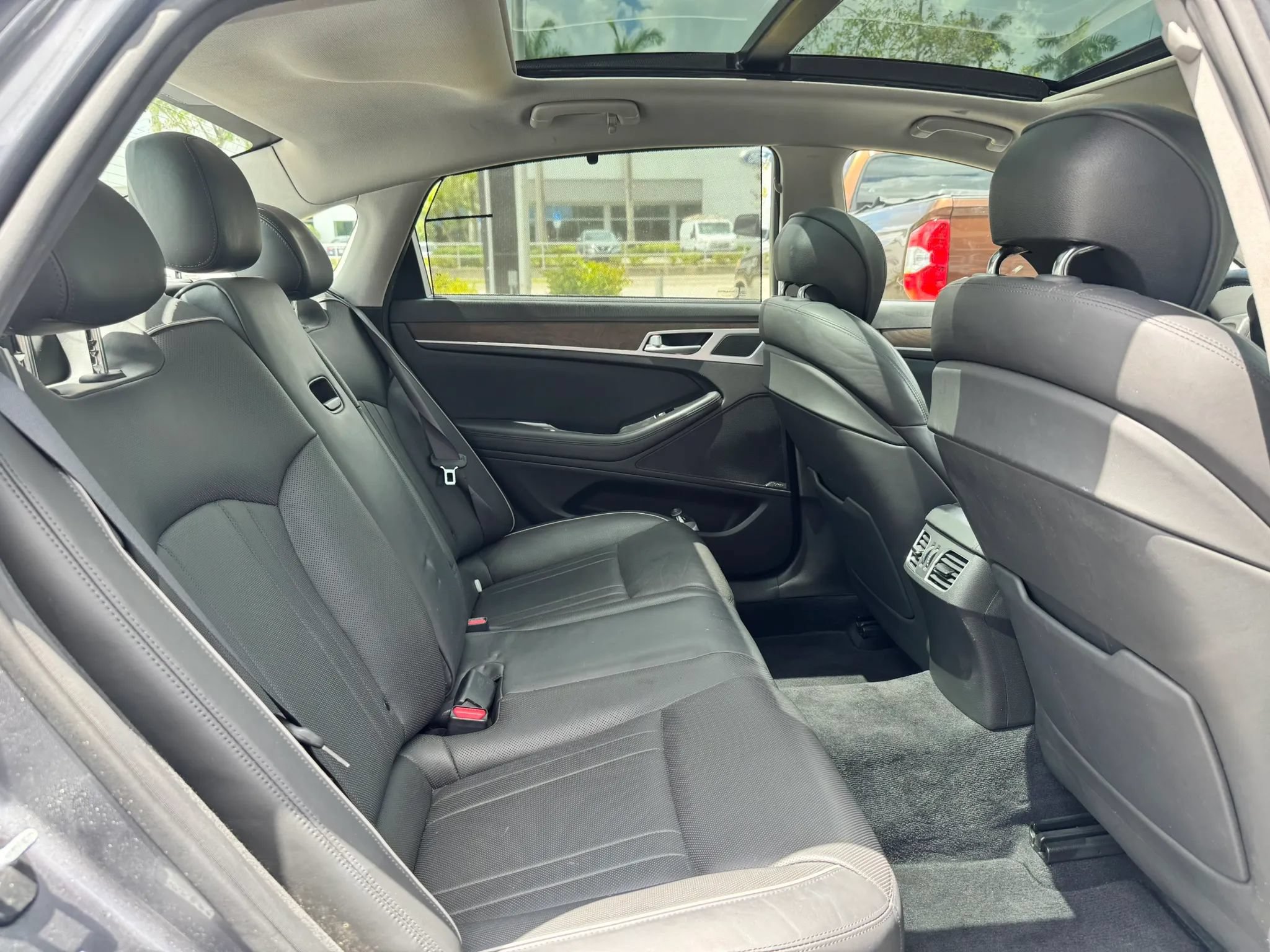 Used 2015 Hyundai Genesis 5.0 RWD image 20
