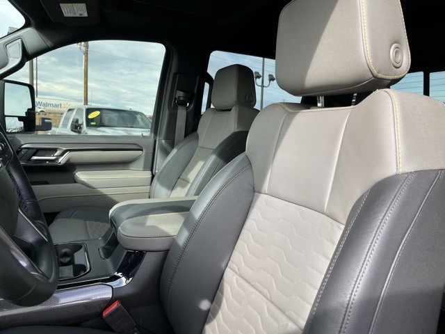 Used 2025 Chevrolet Silverado 2500 ZR2 w/ Technology Package image 12