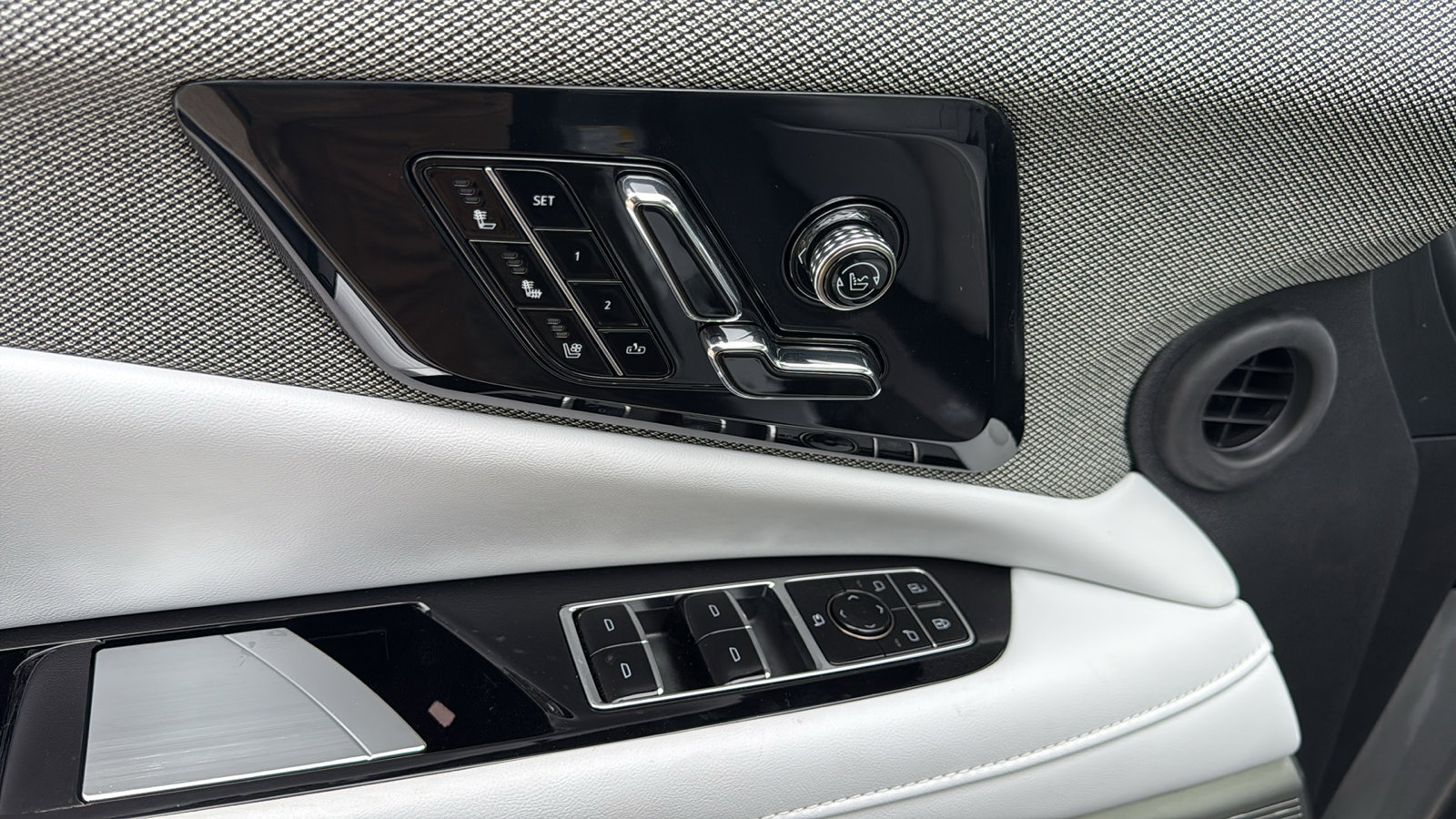 New 2026 Cadillac Optiq Luxury 2 image 11