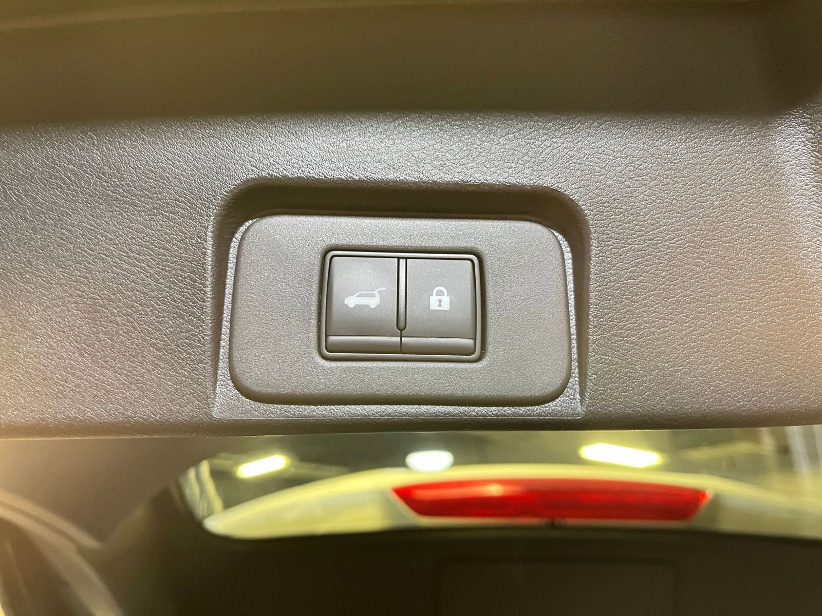 Used 2025 Nissan Rogue SV image 23