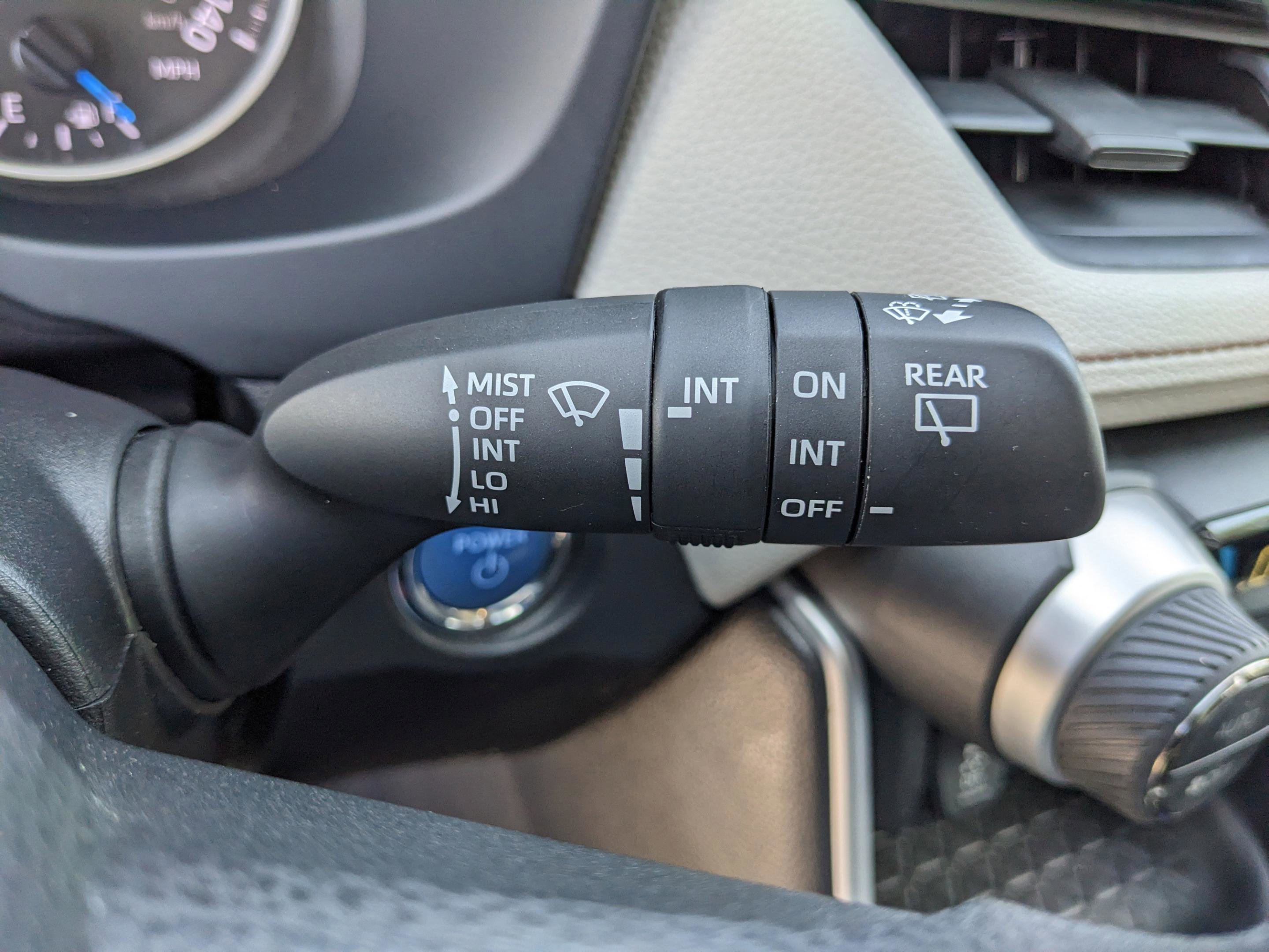 Used 2022 Toyota RAV4 XLE image 24