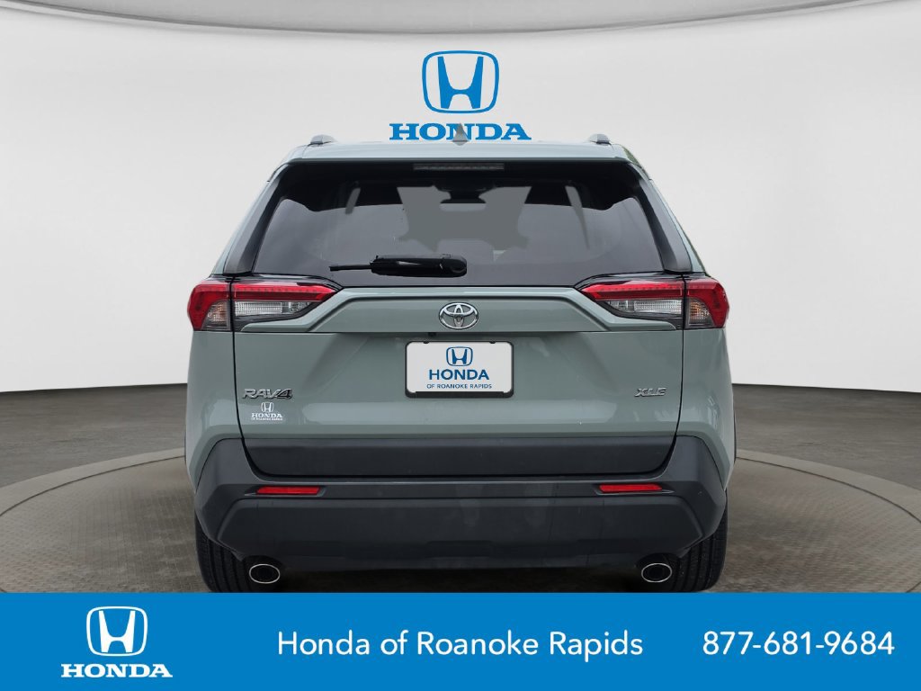 Used 2019 Toyota RAV4 XLE Premium FWD image 4