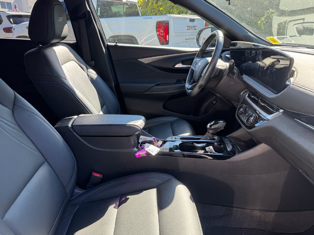 Used 2024 Buick Envista Sport Touring w/ Convenience II Package FWD image 23