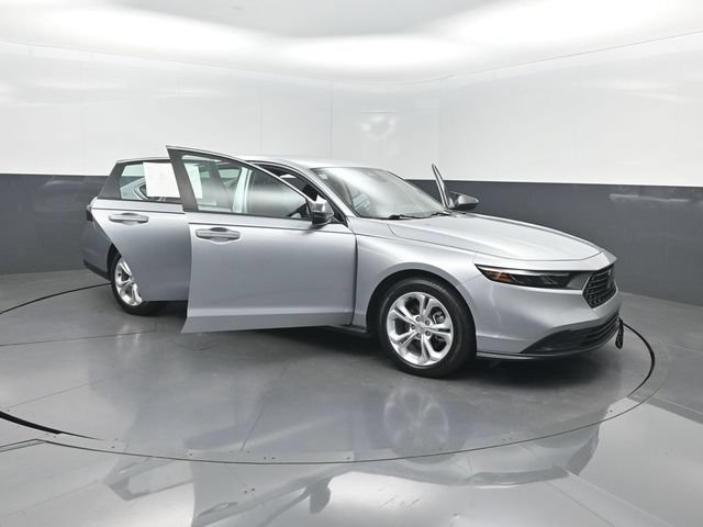 Used 2025 Honda Accord LX image 34