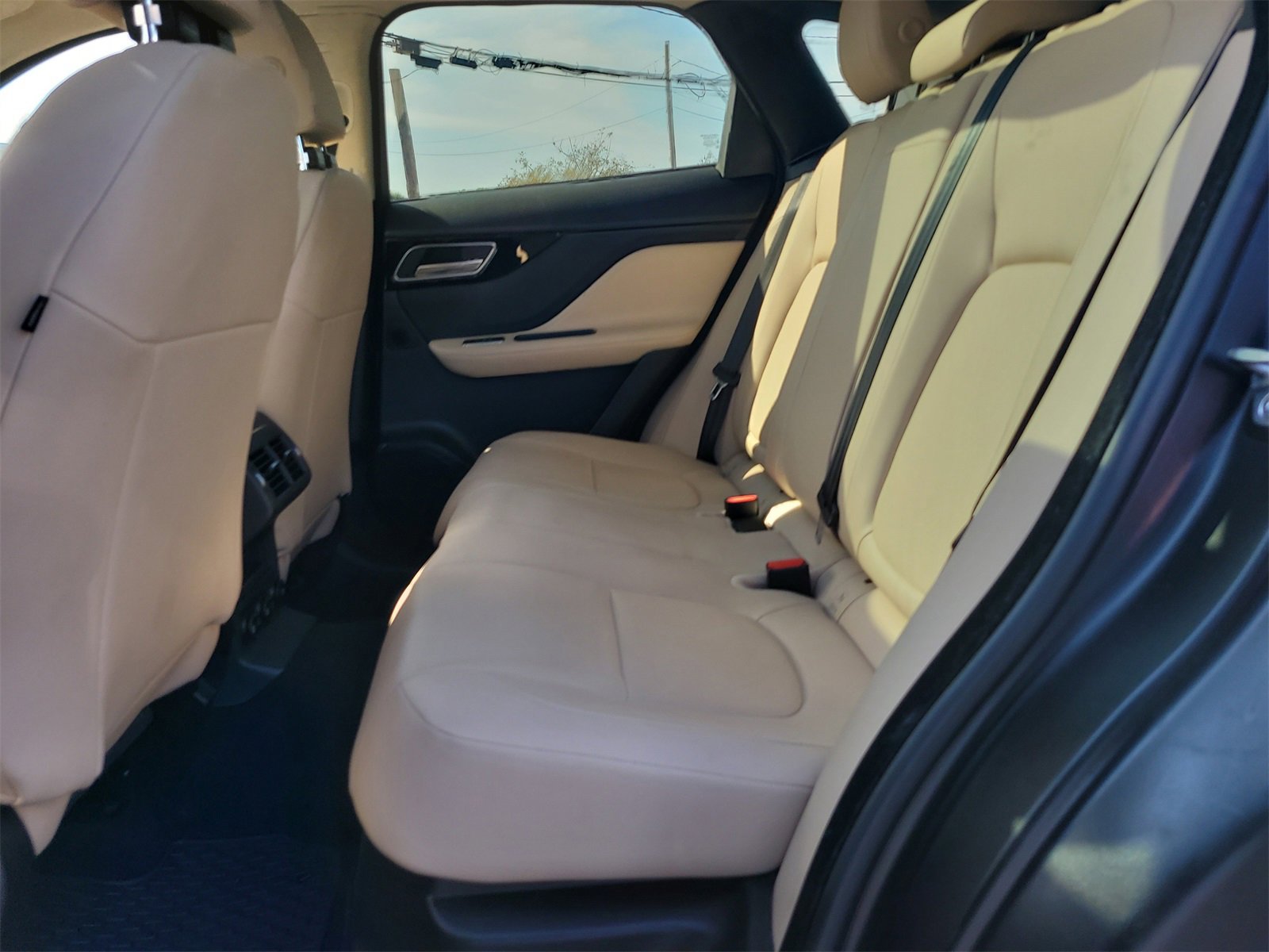 Used 2020 Jaguar F-PACE Premium image 12