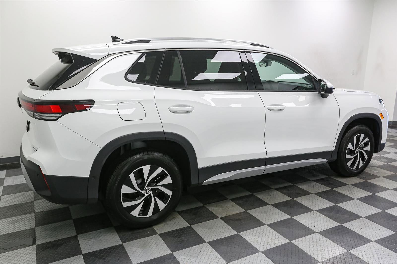 New 2025 Volkswagen Tiguan S image 8