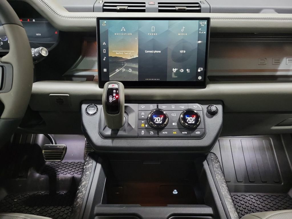 Used 2025 Land Rover Defender 110 image 26
