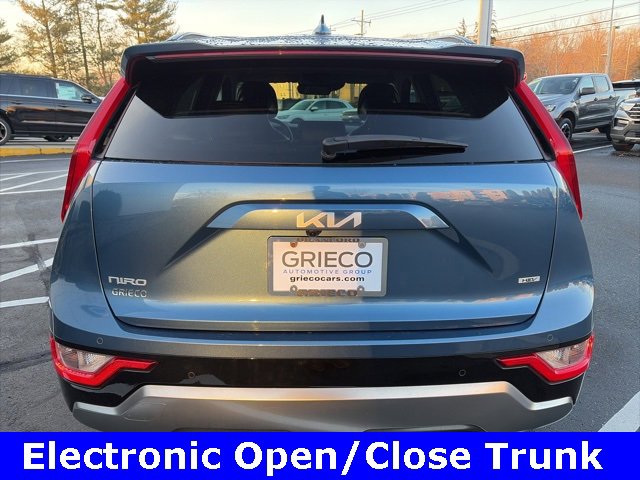 Used 2023 Kia Niro SX image 6