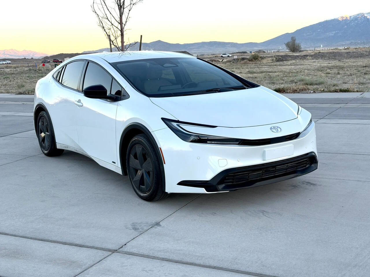 Used 2024 Toyota Prius LE image 3