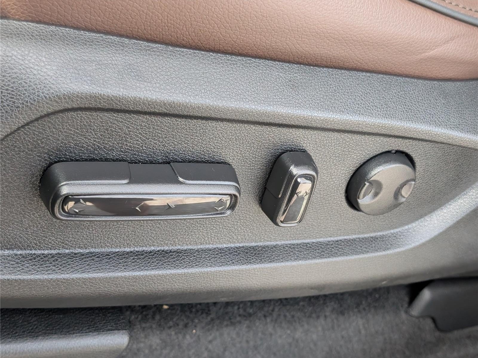 Used 2025 Honda Pilot Elite image 23
