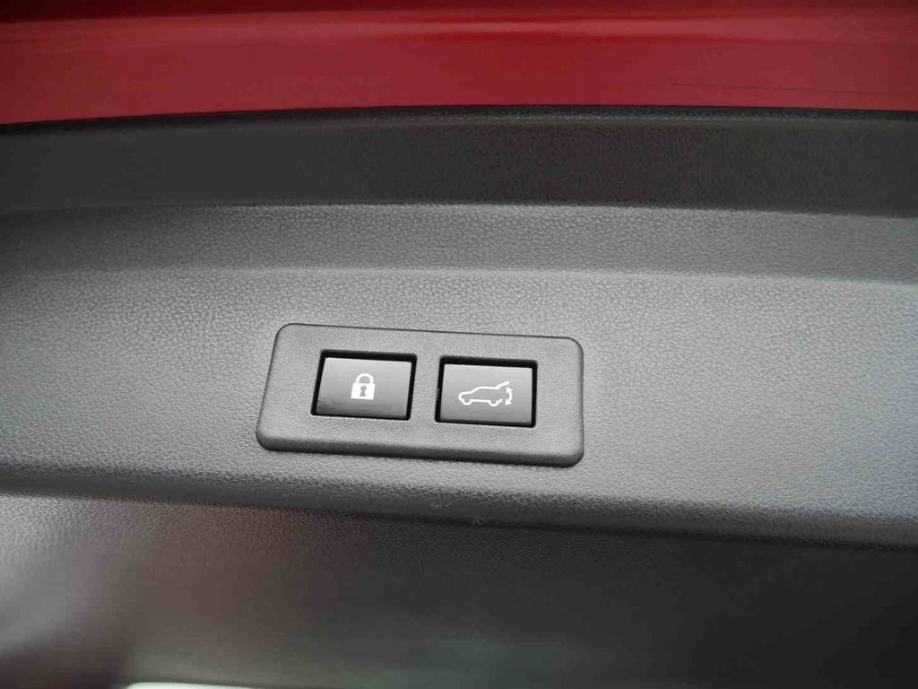 Used 2022 Subaru Ascent Limited image 10